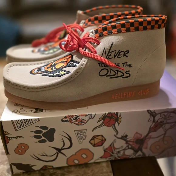 Clarks Originals Wallabee Evo "Hellfire Club" boots in dark sand suede - Picture 3 of 6